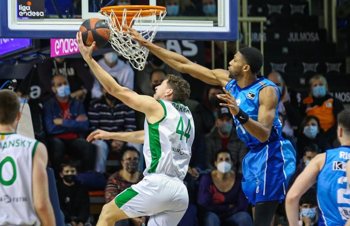 Liga Endesa je v druhej polovici základnej časti. Zosadí Real Barcelonu?
